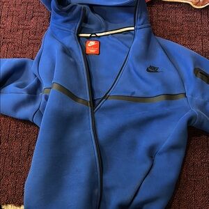 Nike Blue Performance Jacket with Water-Resistant Fabric